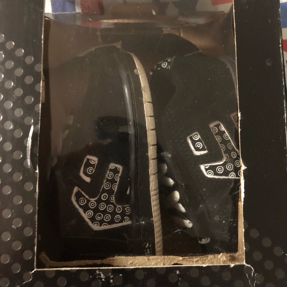 Toddler sz 5 Etnie shoes